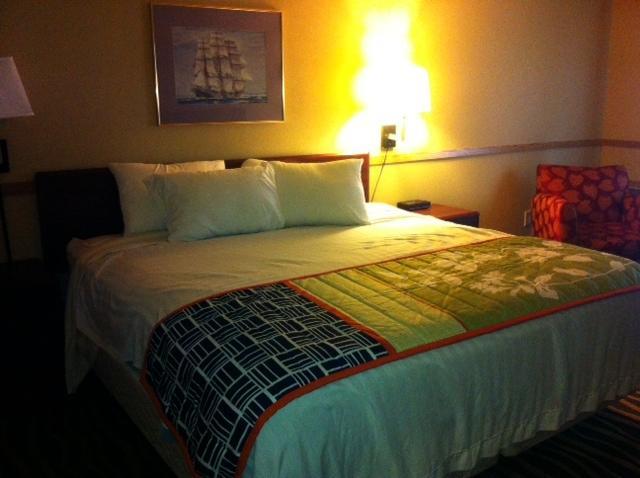 South Tacoma Suites Phòng bức ảnh