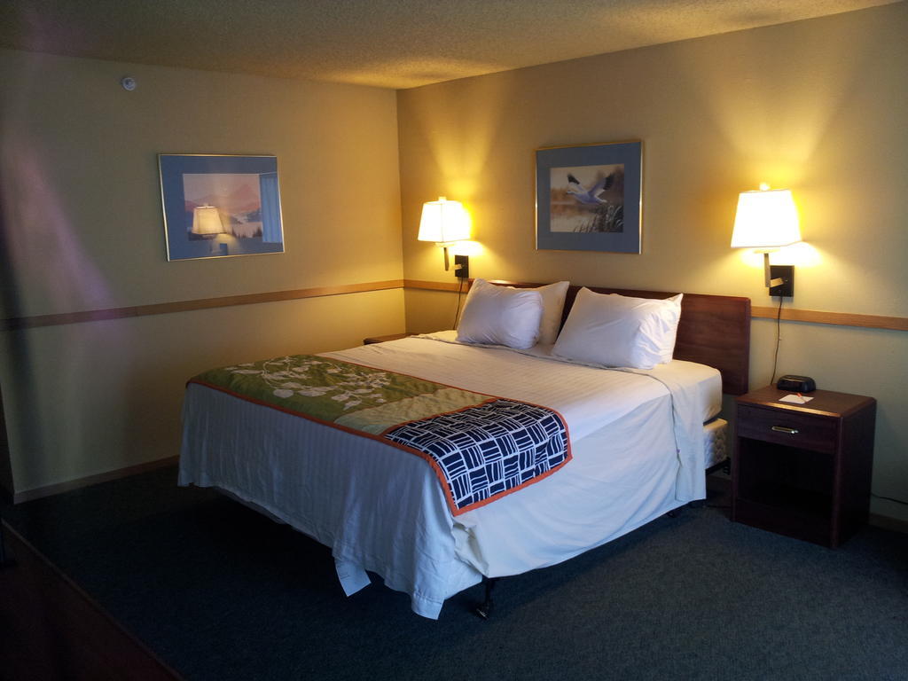 South Tacoma Suites Phòng bức ảnh